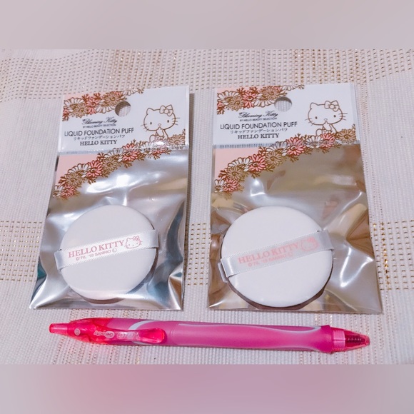 Hello Kitty  Foundation Puff - Picture 1 of 3